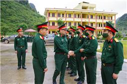 Tư lệnh Quân khu kiểm tra các đơn vị trên tuyến biên giới Cao Bằng